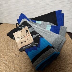NWT Women’s size4-10 crew Socks -Black, Blue, and Gray 4 pk